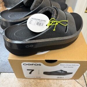 OOFOS OOmega OOahh Luxe Women’s Slides Black Sparkle NIB